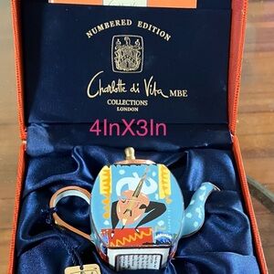 Charlotte Di Vila NUMBERED EDITION LONDON COLLECTIONS TEA POT